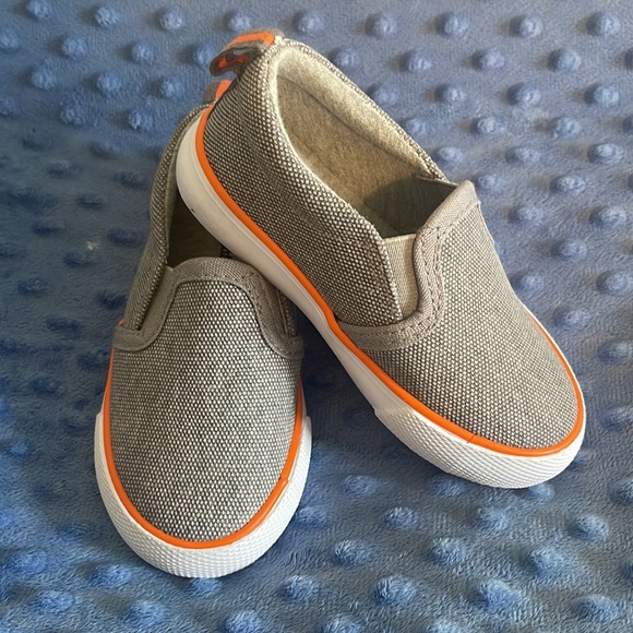 COPY - Cat and Jack slip on sneakers - Picture 2 of 3